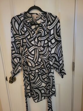 Banana Republic Black and White Geometric Dress With Sash For Waist